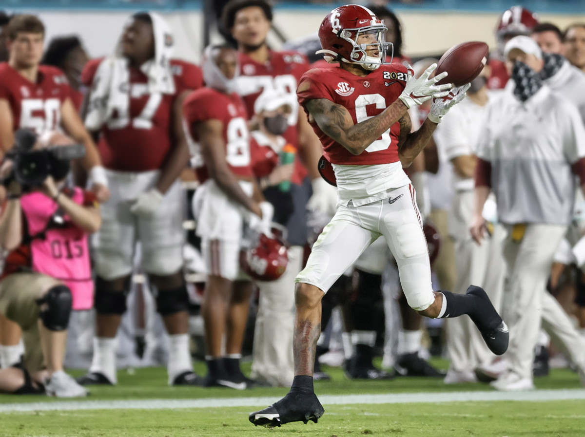 DeVonta Smith catches a ball vs. Ohio State